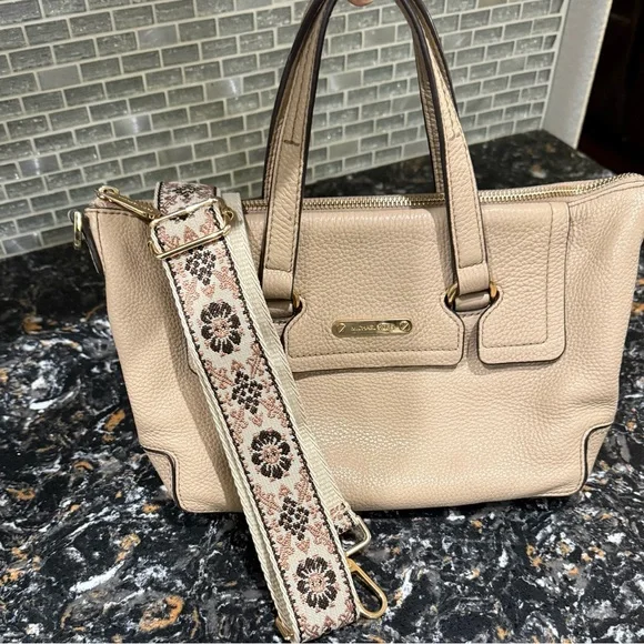 Michael Kors McKenzie 
Satchel/Crossbody Bag - Picture 16 of 16